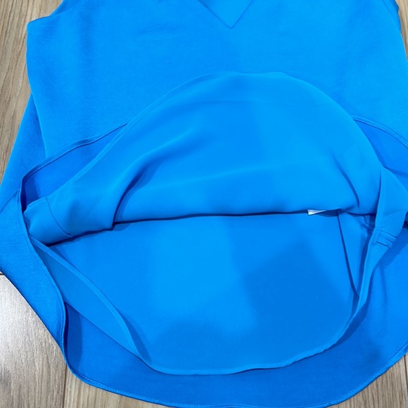 Blue flowy tank top, worn once - Picture 3 of 3